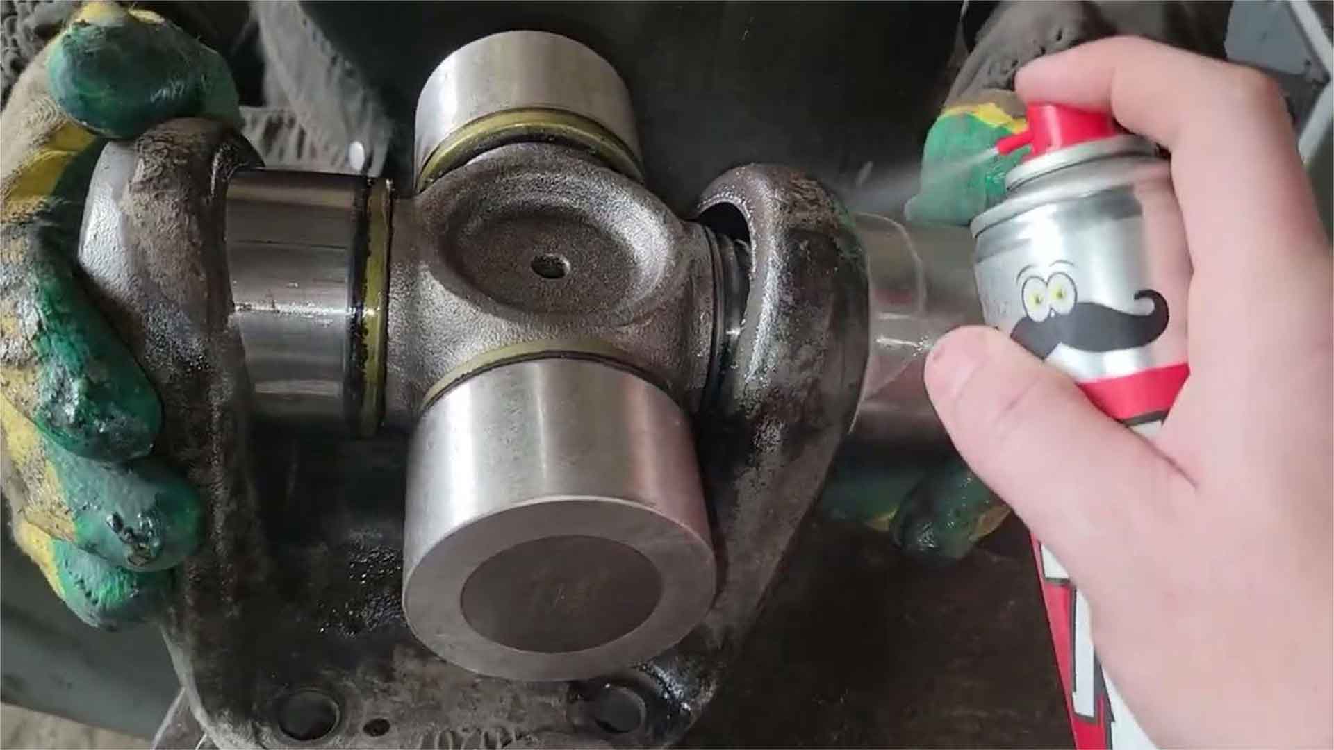 Ремонт карданного вала на грузовиках HOWO и SITRAK: замена и обслуживание крестовины Ремонт карданного вала на грузовиках HOWO и SITRAK: замена и обслуживание крестовины